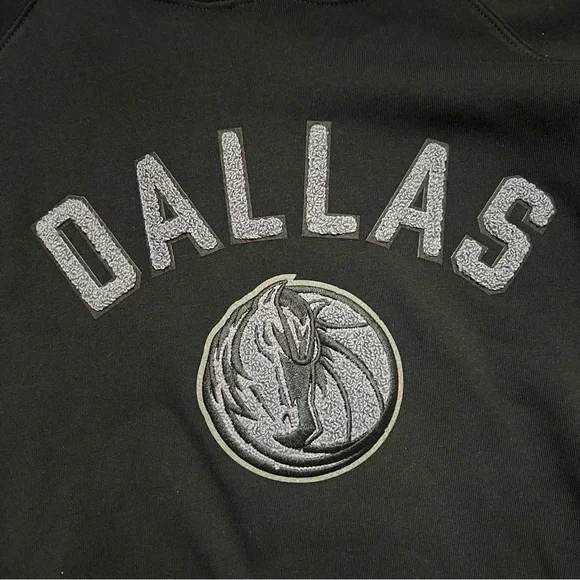NWT Dallas Mavericks Black Hoodie size Large